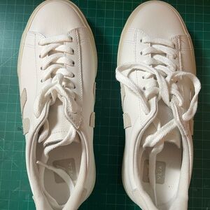 Veja Women’s Campo White Sneakers Sz 38